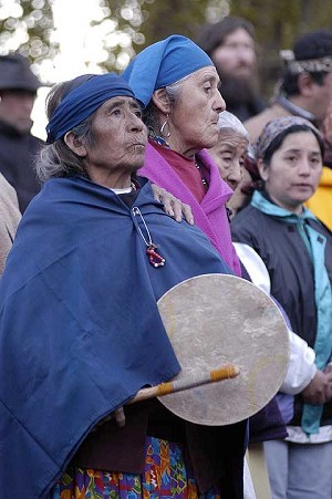 Mapuche con cultrún