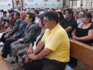 Asistentes a la ceremonia de ordenación en Diócesis de San Bernardo.