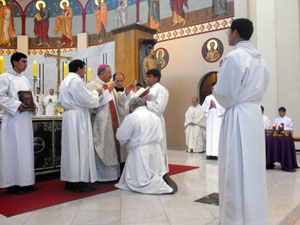 Ceremonia de ordenación en Diócesis de San Bernardo.