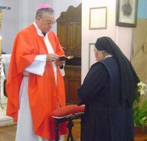 Juramento nueva Superiora Congregación Hermanas de la Misericordia.